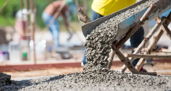 Ile betonu na fundamenty domu 100 m²? Obliczenia i porady krok po kroku