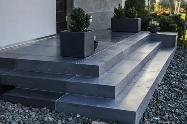 Jaki beton na schody zewnętrzne? Kluczowe cechy i wybór materiałów