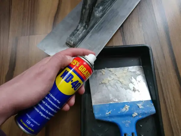 Jak usunąć zaschnięty beton? Skuteczne metody i niezbędne narzędzia
