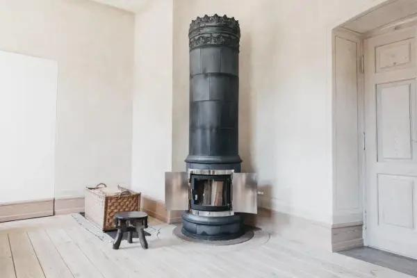 Okrągły piec kaflowy: eleganckie ciepło i nowoczesny design